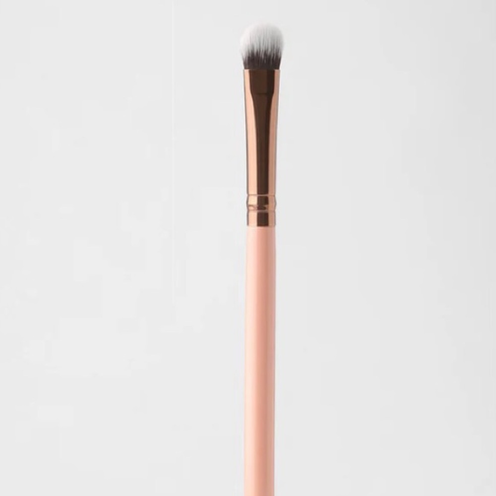 Luxie 213 Rose Gold Eye Shading Makeup Brush for Precise Application New pink